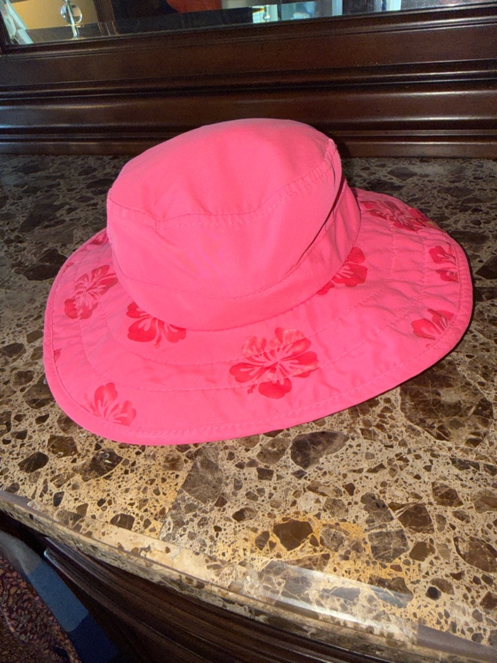 Toddler girls sun hat. Pink with adjustable strap.